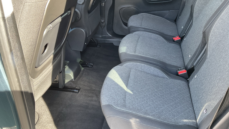 Vauxhall Combo Life 100kW Ultimate XL 50kWh 5dr Auto Electric Estate